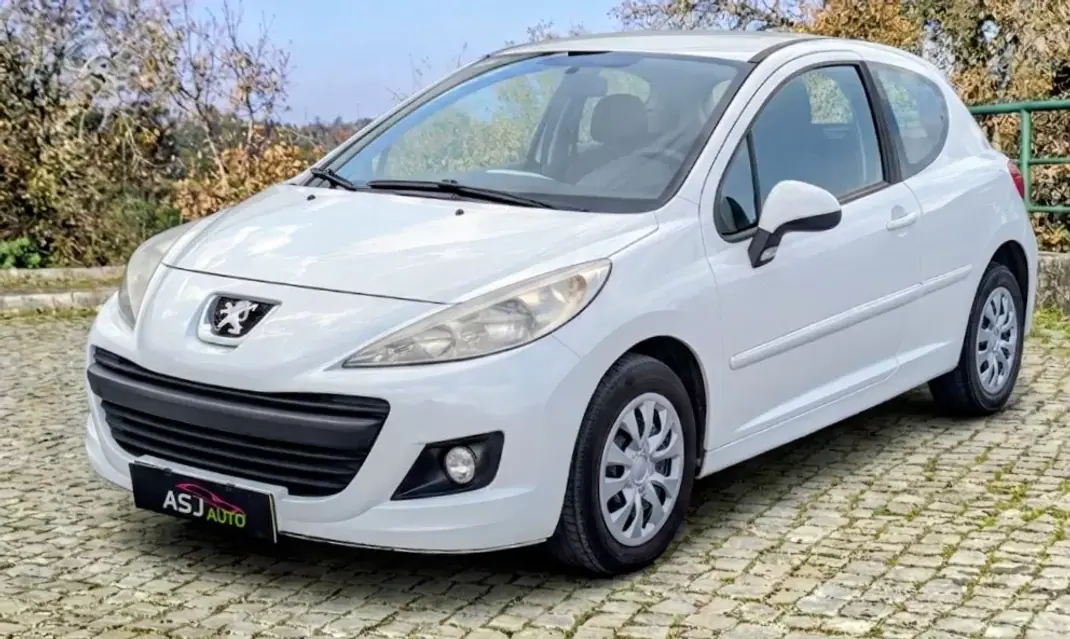 Peugeot 207 2011 - 4250 EUR, 196414 km - AUTO.MOTO.pt - 196414km - foto 1 de 16