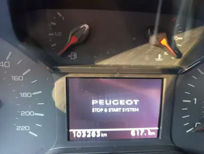 Peugeot Partner 2020 - 14900 EUR, 100000 km - AUTO.MOTO.pt - 100000km - foto 7 de 16