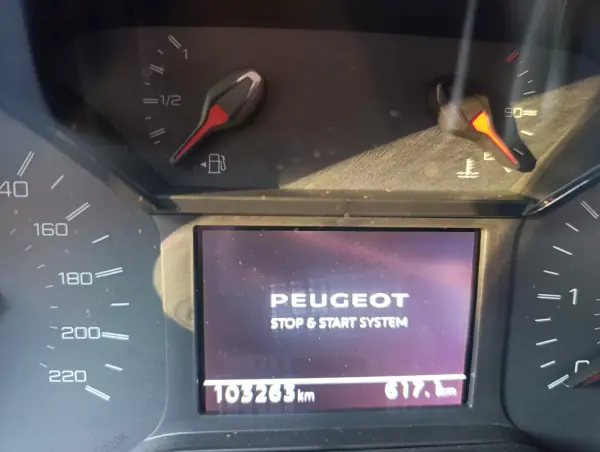 Peugeot Partner 2020 - 14900 EUR, 100000 km - AUTO.MOTO.pt - 100000km - foto 7 de 16
