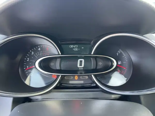 Renault Clio Break 2016 - 12950 EUR, 138423 km - AUTO.MOTO.pt - 138423km - foto 11 de 12