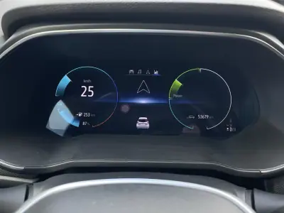 Renault Zoe 2020 - 14800 EUR, 56840 km - AUTO.MOTO.pt - 56840km - foto 35 de 42