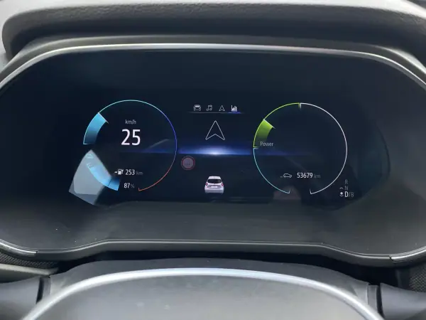 Renault Zoe 2020 - 14800 EUR, 56840 km - AUTO.MOTO.pt - 56840km - foto 35 de 42