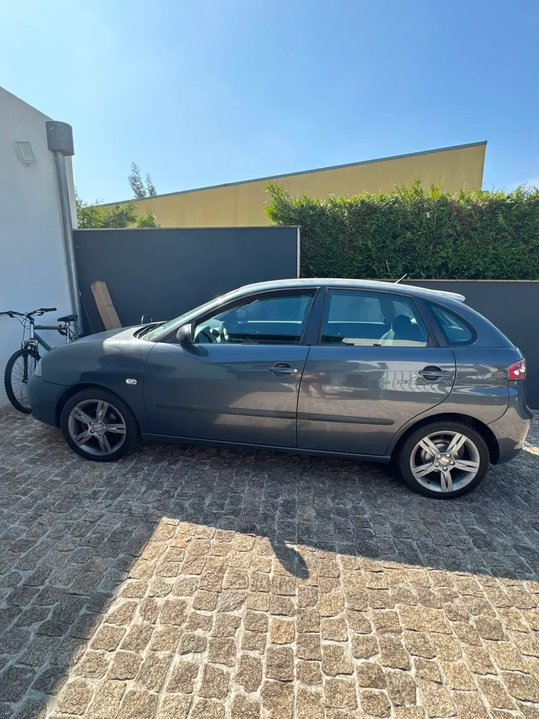 SEAT Ibiza 2008 - 4200 EUR, 225000 km - 225000km - foto 2 de 9