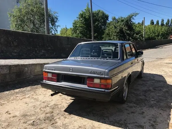 Volvo 244 1987 - 10500 EUR, 317000 km - AUTO.MOTO.pt - 317000km - foto 2 de 41