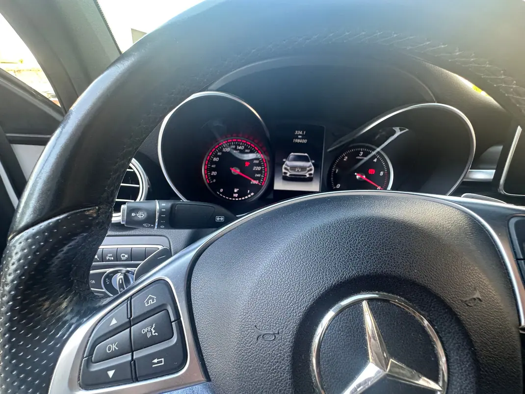 Mercedes-Benz GLC 250 2017 - 35500 EUR, 1998 km - 1998km - foto 12 de 15