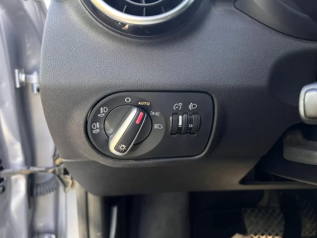 Audi A1 Sportback 2016 - 14995 EUR, 145170 km - AUTO.MOTO.pt - 145170km - foto 29 de 34