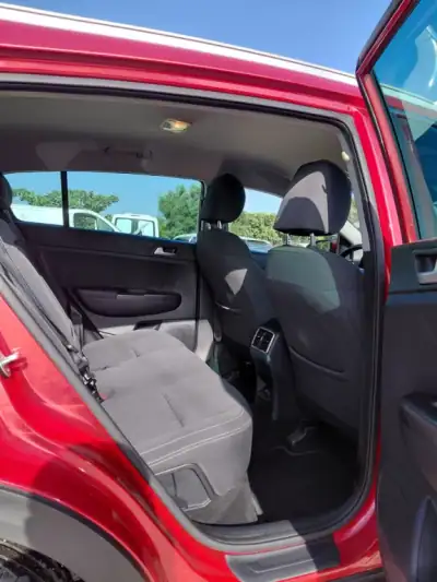 Kia Sportage 2018 - 18900 EUR, 124000 km - AUTO.MOTO.pt - 124000km - foto 10 de 14