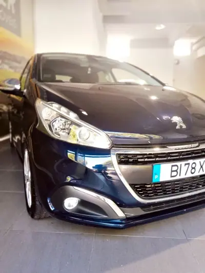 Peugeot 208 2019 - 8299 EUR, 136000 km - AUTO.MOTO.pt - 136000km - foto 10 de 48