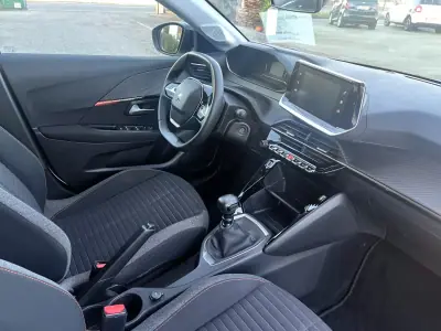 Peugeot 208 2022 - 15500 EUR, 109000 km - AUTO.MOTO.pt - 109000km - foto 9 de 17