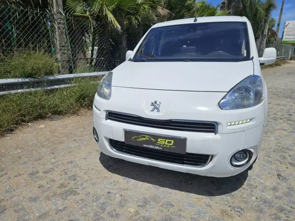 Peugeot PARTNER GIRAFON 2014 - 7999 EUR, 149000 km - AUTO.MOTO.pt - 149000km - foto 2 de 10