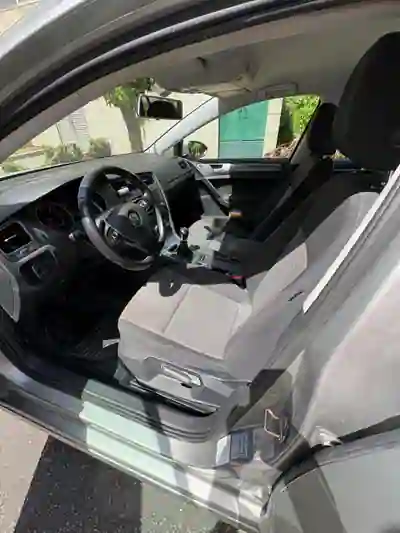 Volkswagen Golf 2015 - 12500 EUR, 177441 km - AUTO.MOTO.pt - 177441km - foto 7 de 13