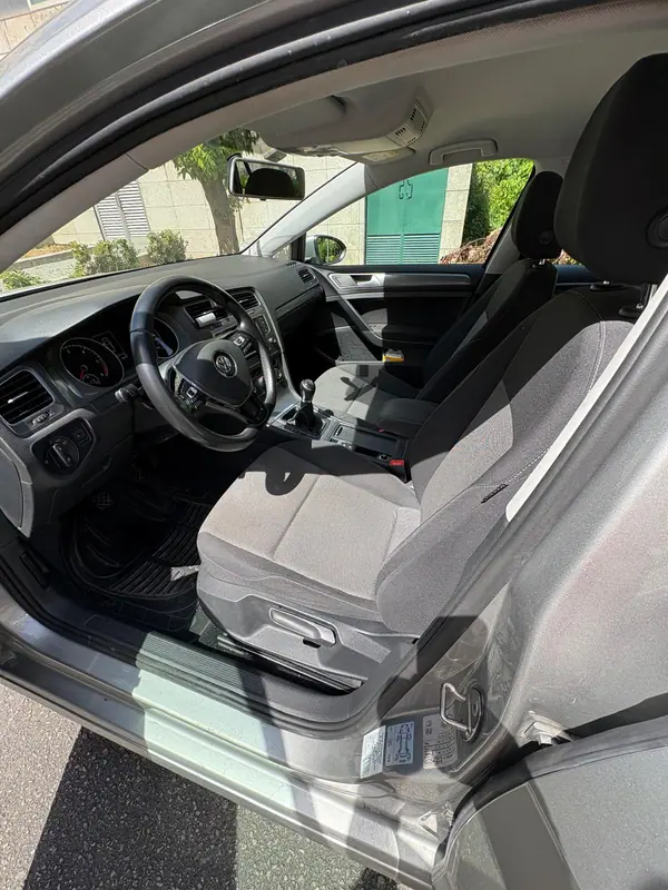 Volkswagen Golf 2015 - 12500 EUR, 177441 km - AUTO.MOTO.pt - 177441km - foto 7 de 13