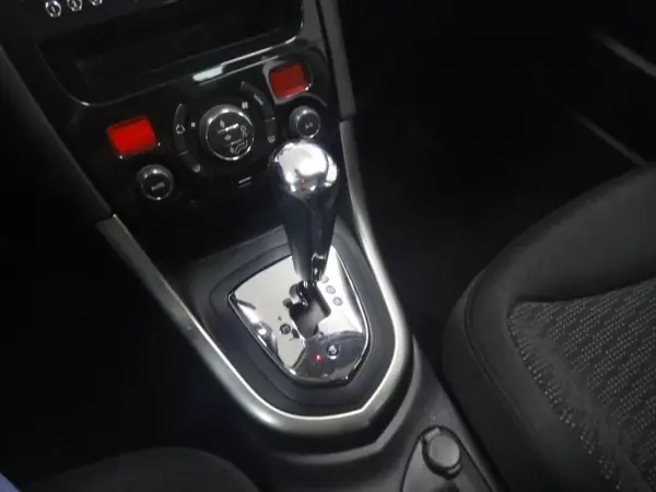 Peugeot 308 2012 - 7250 EUR, 172520 km - AUTO.MOTO.pt - 172520km - foto 48 de 50