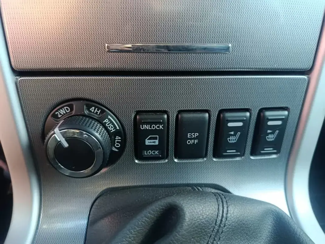 Nissan Navara 2012 - 18500 EUR, 161513 km - 161513km - foto 19 de 38