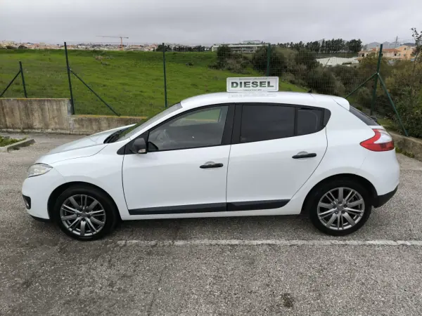 Renault Mégane 1.5 DCI III Hatchback 2013 - 3999 EUR, 317737 km - AUTO.MOTO.pt - 317737km - foto 14 de 50
