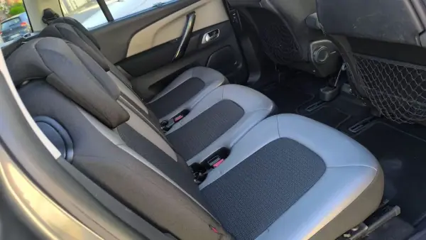Citroën C4 Picasso 2014 - 11200 EUR, 162000 km - AUTO.MOTO.pt - 162000km - foto 8 de 16