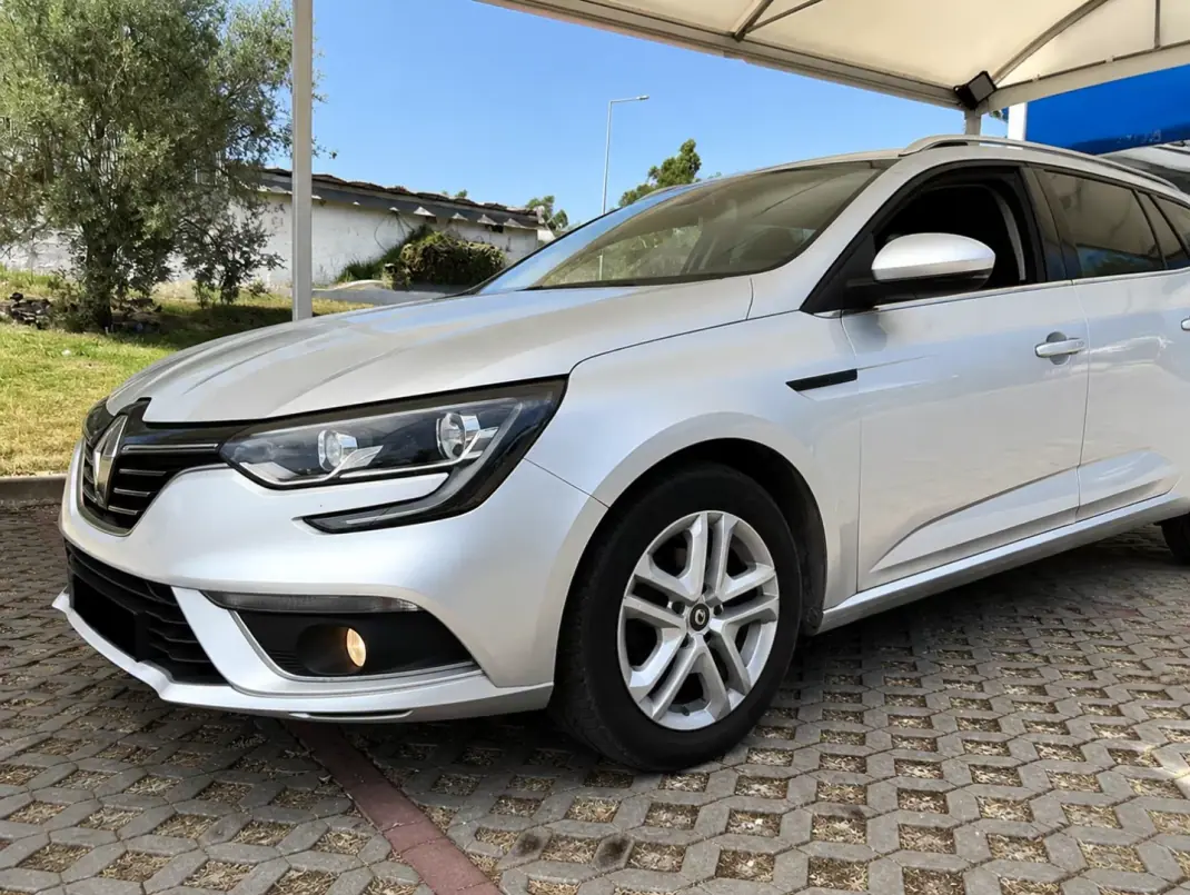 Renault Mégane 2017 - 11900 EUR, 177386 km - 177386km - foto 3 de 8