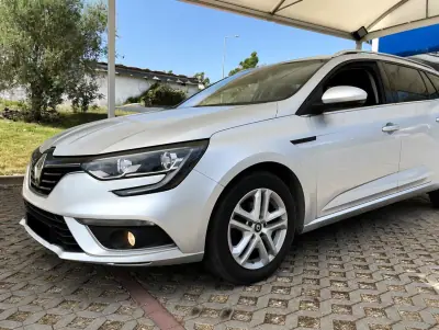 Renault Mégane 2017 - 11900 EUR, 177386 km - AUTO.MOTO.pt - 177386km - foto 3 de 8