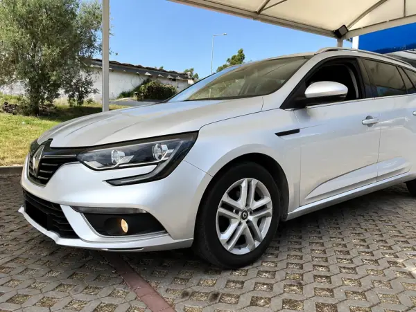 Renault Mégane 2017 - 11900 EUR, 177386 km - AUTO.MOTO.pt - 177386km - foto 3 de 8
