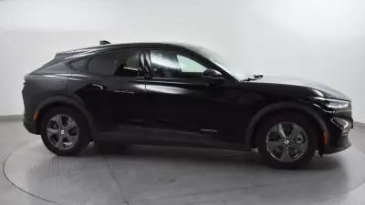 Ford Mustang Mach-E 2022 - 29000 EUR, 28000 km - AUTO.MOTO.pt - 28000km - foto 3 de 10