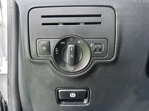 Mercedes-Benz Vito Tourer 2018 - 24900 EUR, 175000 km - AUTO.MOTO.pt - 175000km - foto 23 de 49