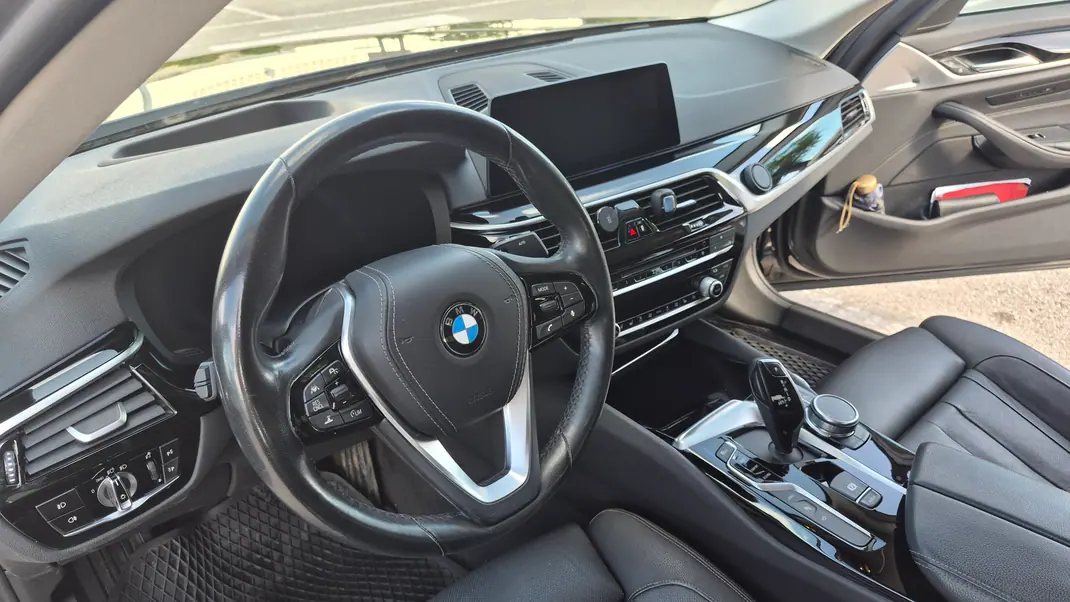 BMW 530e 2020 - 35000 EUR, 85000 km - AUTO.MOTO.pt - 85000km - foto 3 de 7