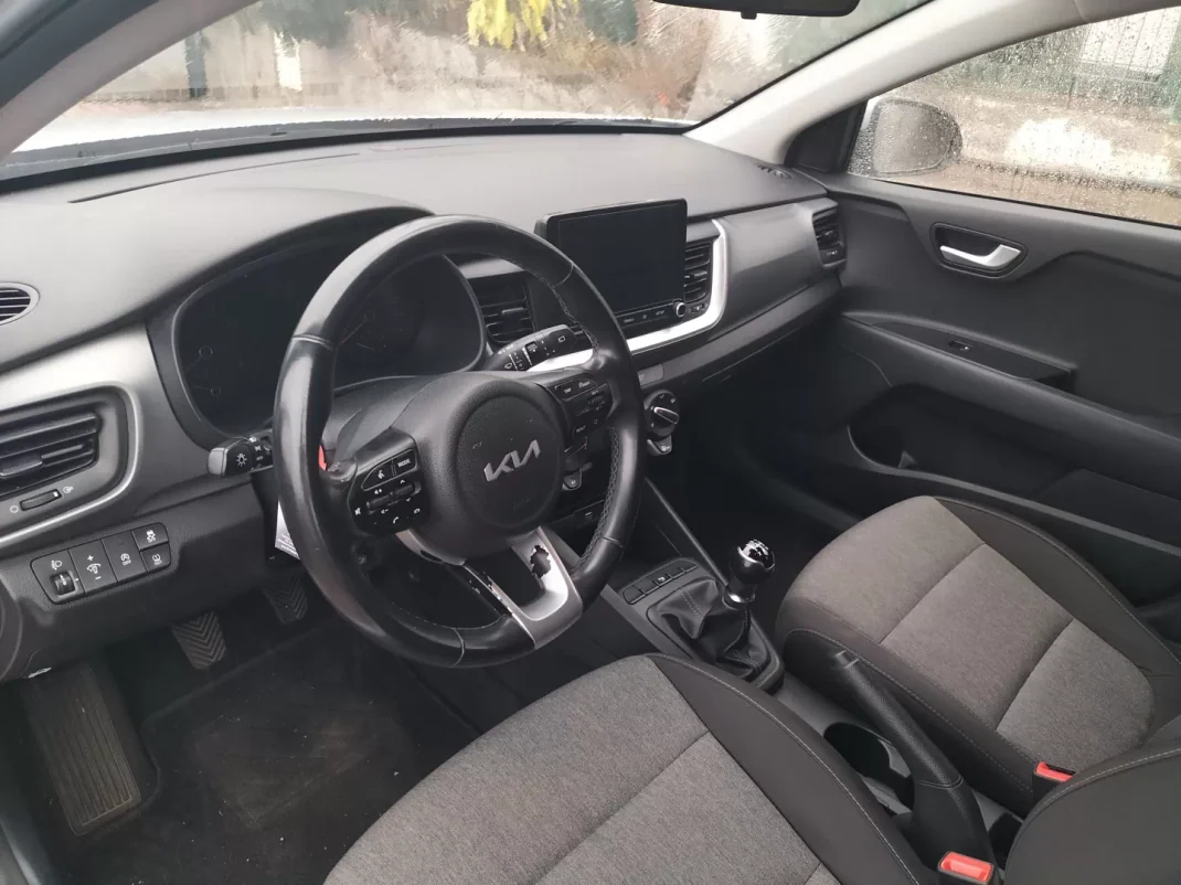 Kia Stonic 2022 - 17450 EUR, 62000 km - AUTO.MOTO.pt - 62000km - foto 6 de 11