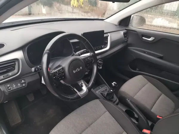Kia Stonic 2022 - 17450 EUR, 62000 km - AUTO.MOTO.pt - 62000km - foto 6 de 11