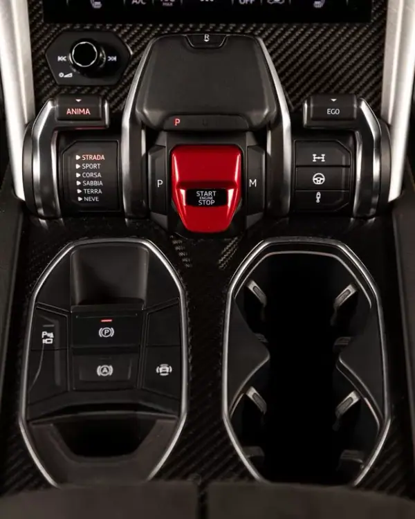 Lamborghini Urus 2020 - 275000 EUR, 104000 km - AUTO.MOTO.pt - 104000km - foto 24 de 40