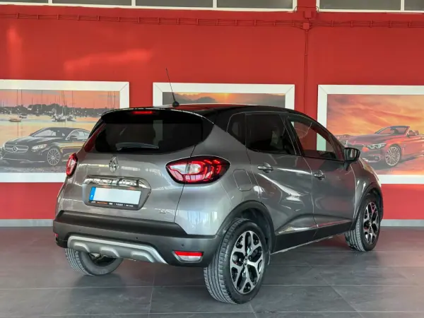 Renault Captur 2017 - 15990 EUR, 80345 km - AUTO.MOTO.pt - 80345km - foto 8 de 21