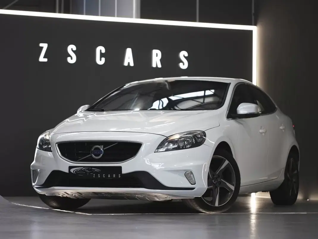 Volvo V40 2015 - 12990 EUR, 117267 km - AUTO.MOTO.pt - 117267km - foto 2 de 17