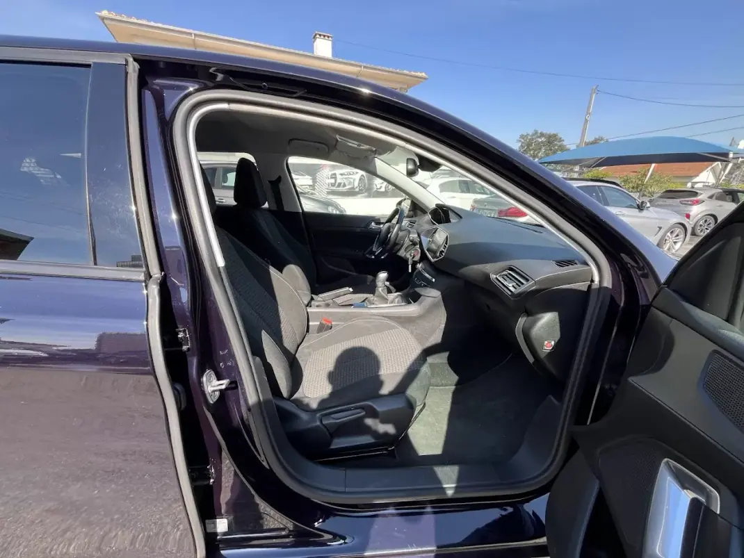 Peugeot 308 SW 2018 - 9950 EUR, 219000 km - AUTO.MOTO.pt - 219000km - foto 25 de 40