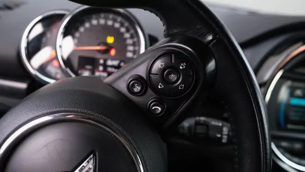 MINI Clubman 2019 - 14800 EUR, 267000 km - AUTO.MOTO.pt - 267000km - foto 19 de 23