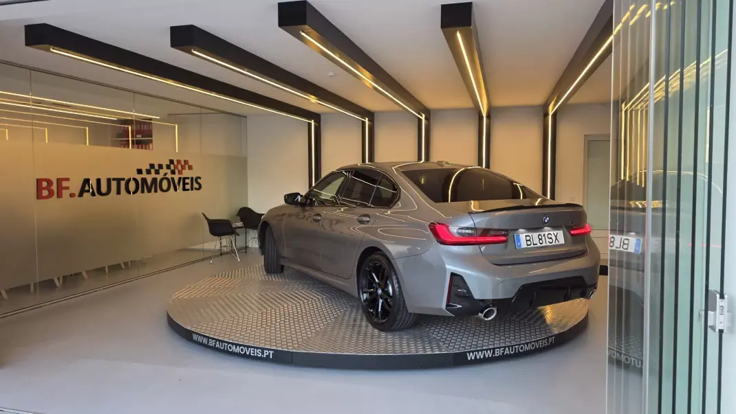 BMW 320 2024 - 42500 EUR, 5552 km - AUTO.MOTO.pt - 5552km - foto 3 de 58