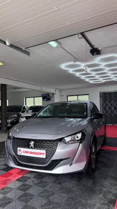 Peugeot e-208 2023 - 19900 EUR, 47000 km - AUTO.MOTO.pt - 47000km - foto 2 de 10