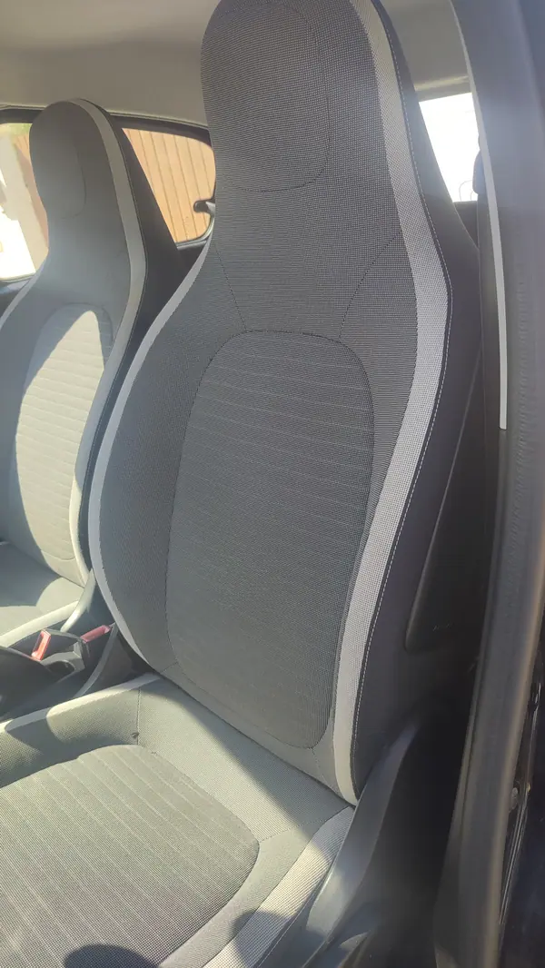 Renault Twingo 2019 - 8500 EUR, 77000 km - AUTO.MOTO.pt - 77000km - foto 7 de 11