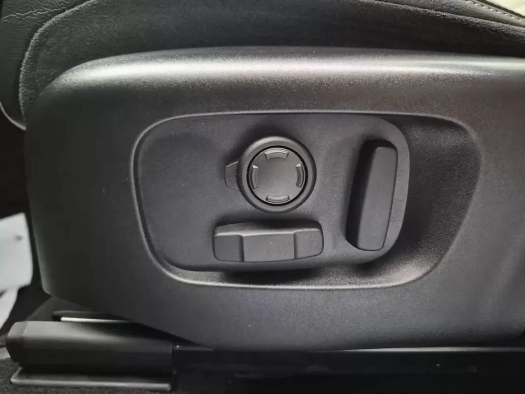 Land Rover Discovery Sport 2020 - 33900 EUR, 60481 km - AUTO.MOTO.pt - 60481km - foto 47 de 58