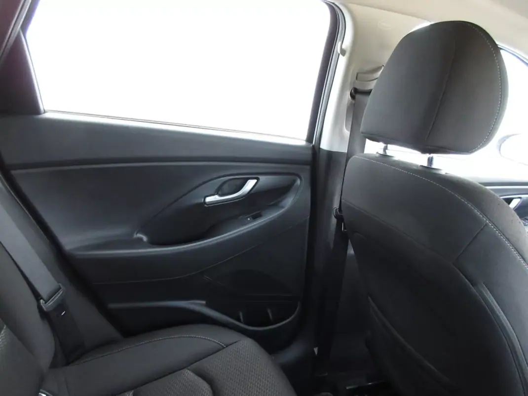 Hyundai i30 2019 - 14990 EUR, 108000 km - 108000km - foto 33 de 42