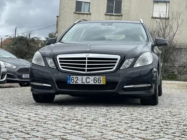Mercedes-Benz E 250 2010 - 13950 EUR, 277830 km - AUTO.MOTO.pt - 277830km - foto 2 de 12