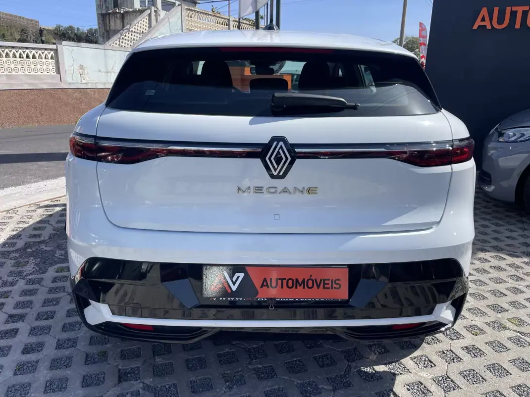 Renault Mégane E-Tech 2023 - 27950 EUR, 57803 km - AUTO.MOTO.pt - 57803km - foto 6 de 11