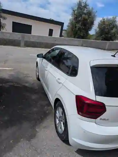 Volkswagen Polo 2020 - 18000 EUR, 98000 km - AUTO.MOTO.pt - 98000km - foto 5 de 11