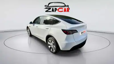 Tesla Model Y 2023 - 31900 EUR, 42638 km - AUTO.MOTO.pt - 42638km - foto 2 de 11