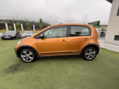 Volkswagen Cross Up! 2018 - 13990 EUR, 101322 km - AUTO.MOTO.pt - 101322km - foto 3 de 14