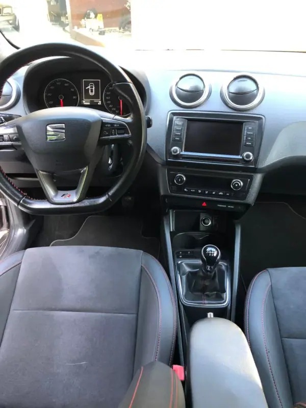 SEAT Ibiza 2016 - 10750 EUR, 142000 km - AUTO.MOTO.pt - 142000km - foto 14 de 33
