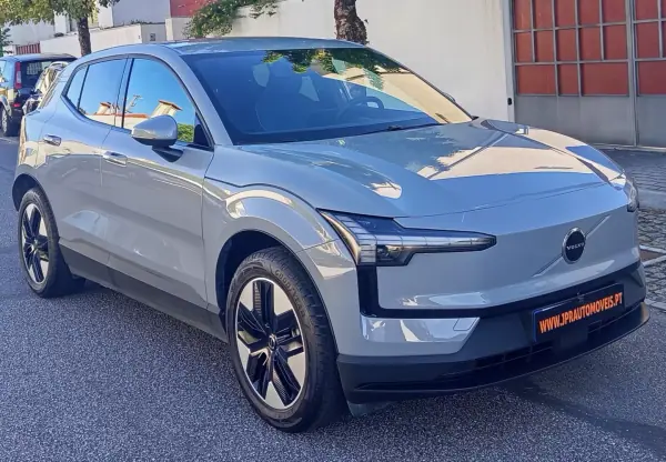Volvo EX 30 2025 — foto 3 de 22