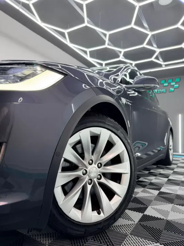 Tesla Model X 2018 - 27000 EUR, 199000 km - AUTO.MOTO.pt - 199000km - foto 3 de 24