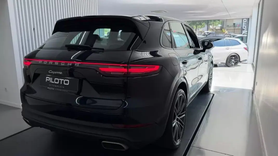 Porsche Cayenne 2019 - 59990 EUR, 87906 km - 87906km - foto 33 de 33