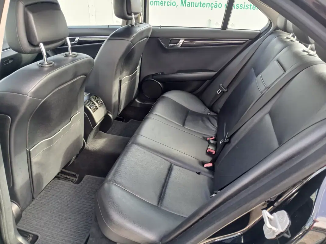Mercedes-Benz C 200 2010 - 10250 EUR, 208074 km - AUTO.MOTO.pt - 208074km - foto 15 de 23