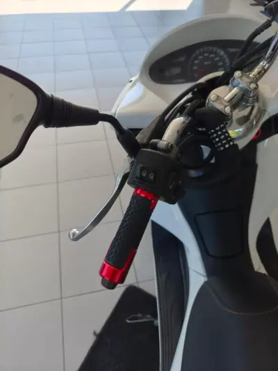 Honda PCX 125 2011 - 1750 EUR, 32000 km - foto 4 de 7