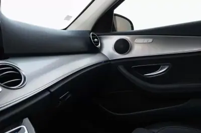 Mercedes-Benz E 220 2017 - 25000 EUR, 168000 km - AUTO.MOTO.pt - 168000km - foto 13 de 30